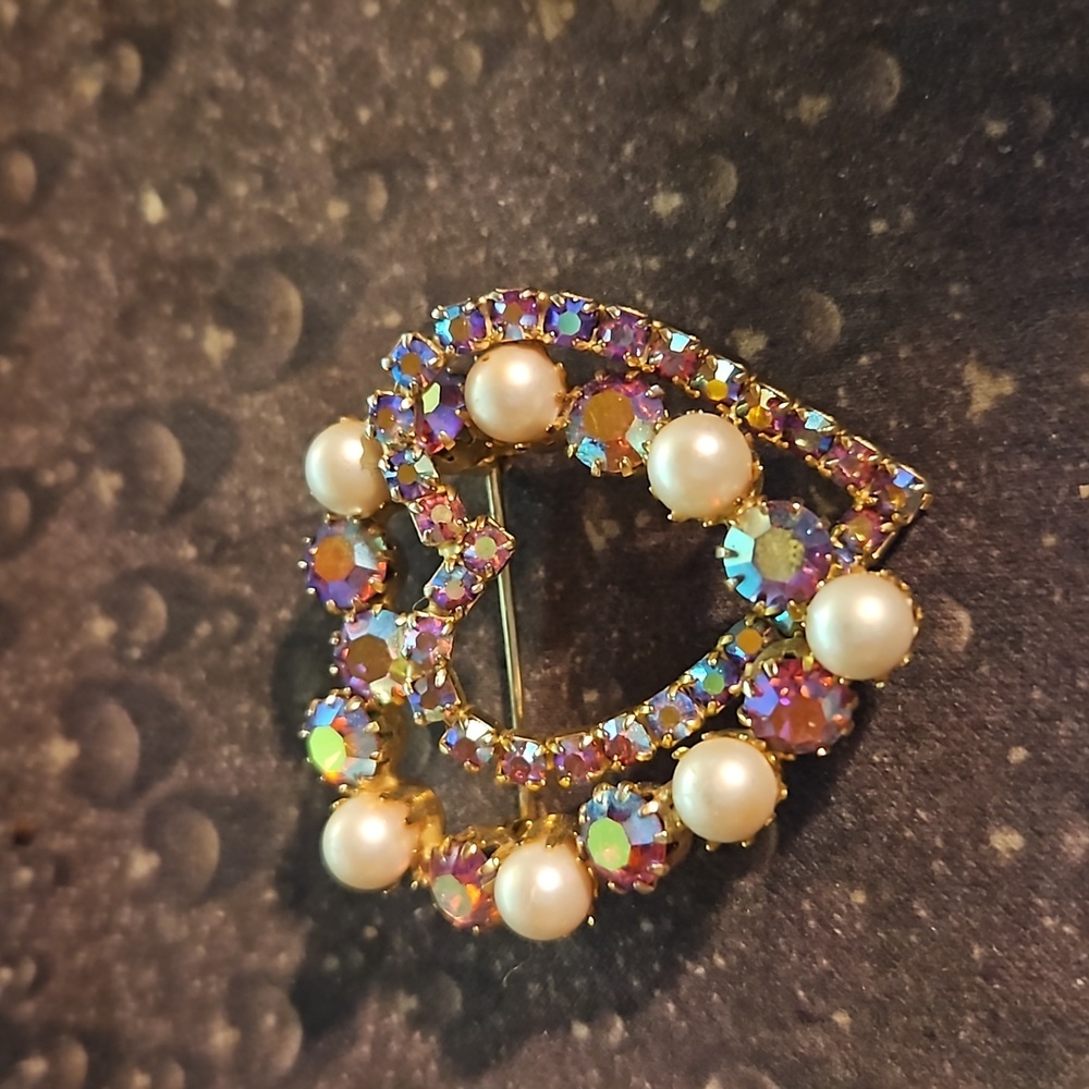 Vintage Goldtone Faux Pearl Aurora Borelis Double Heart Pin